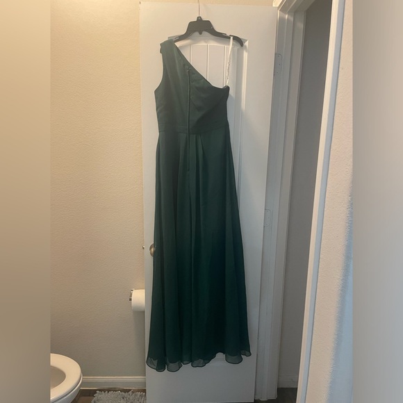 Juniper Chiffon David Bridal Bridesmaid dress. Size 8, one shoulder - Picture 3 of 4